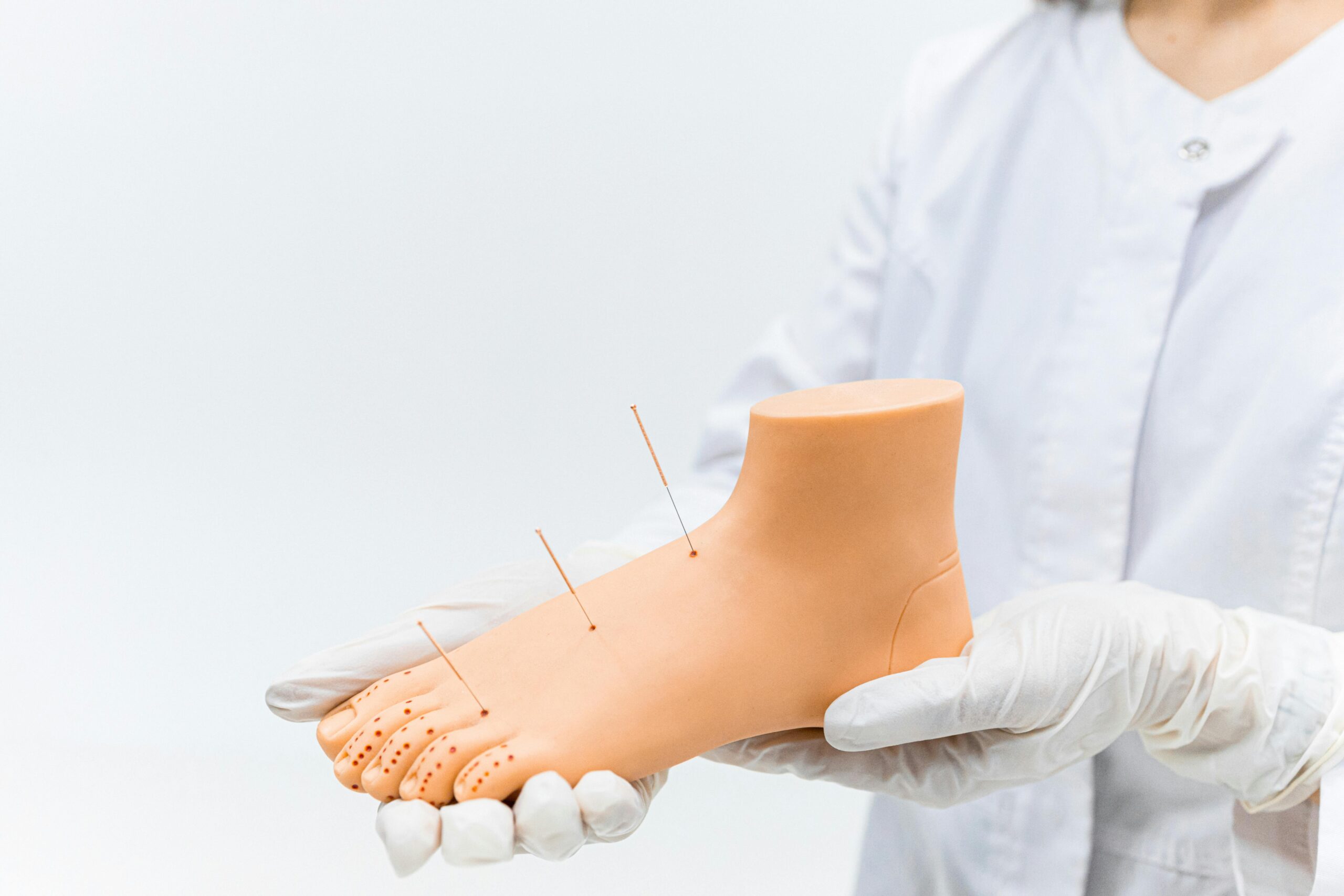 When To Seek Treatment From a Foot Doctor
